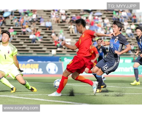 足球明星因过度使用手机导致设备损坏引发热议，球迷纷纷调侃其生活习惯